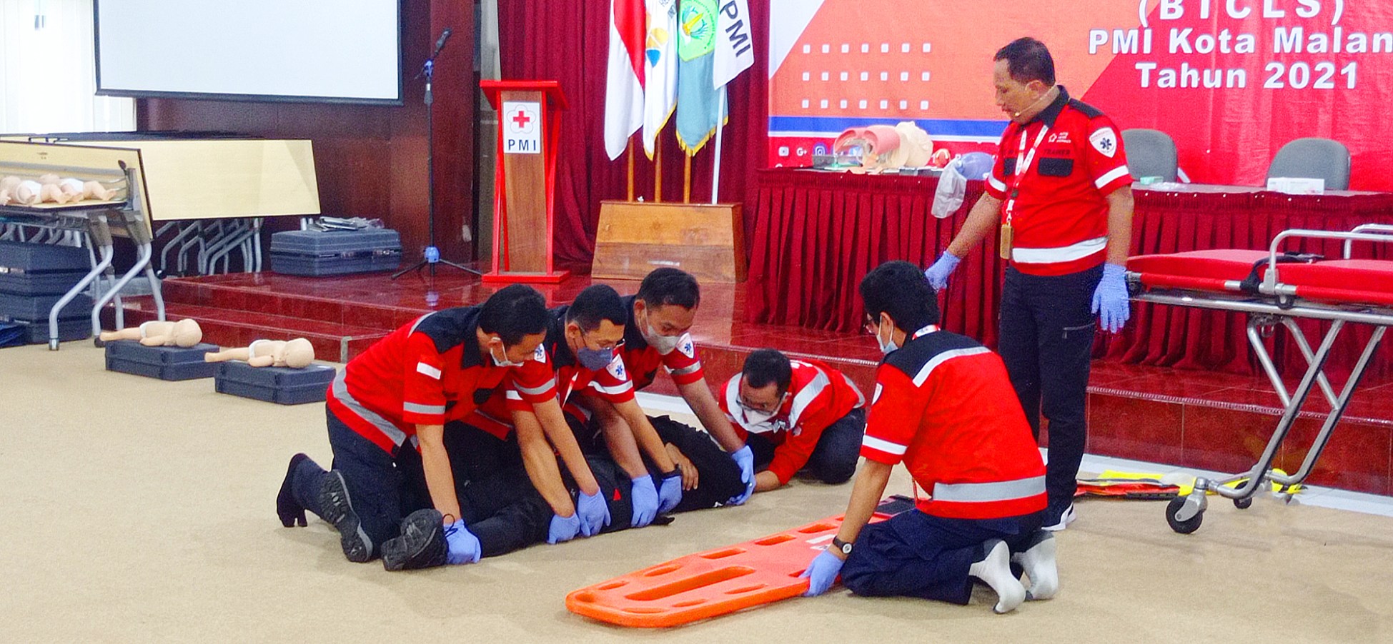 first aid diklat PMI PMR KSR relawan kupang korps Red Cross Indonesia website