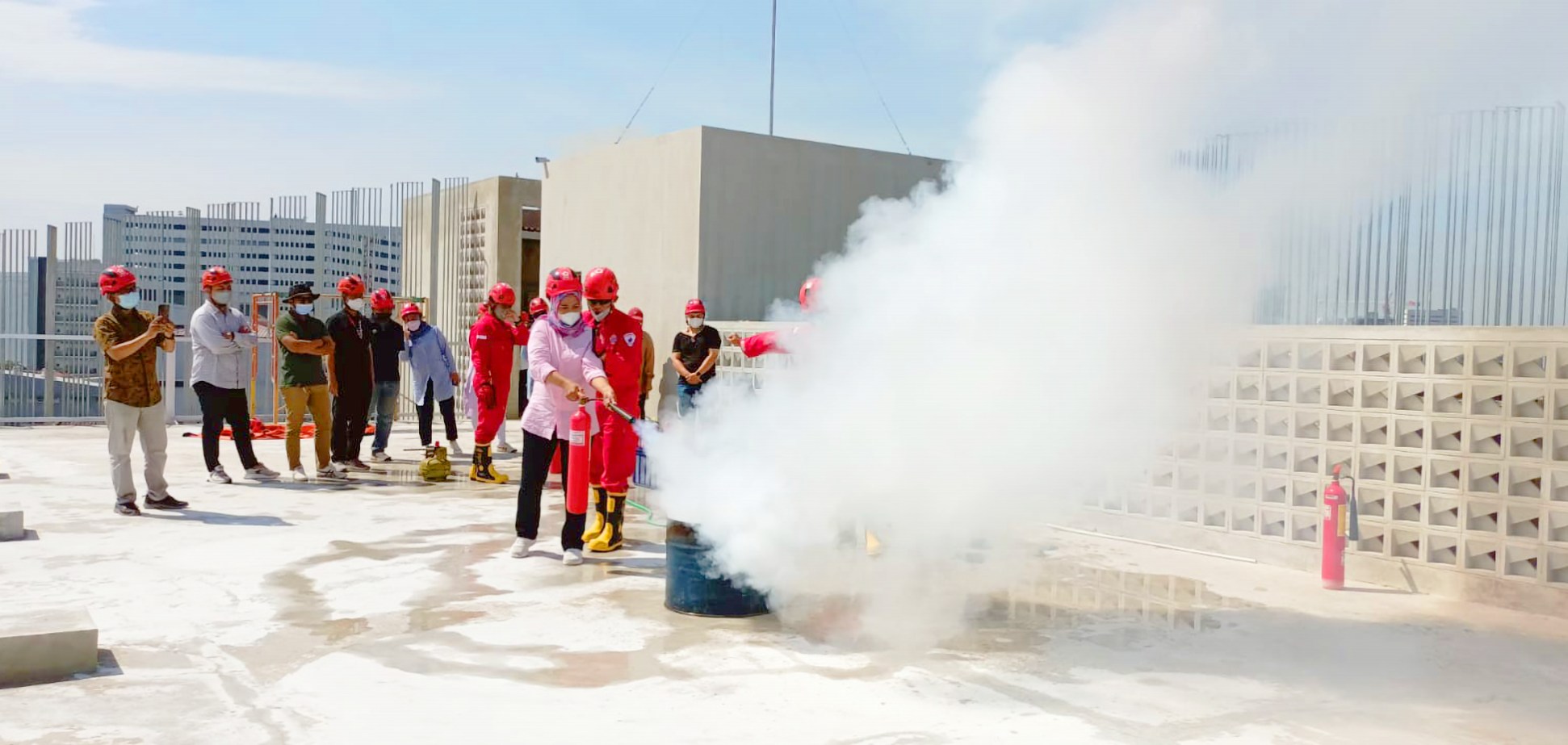 first aid fire training pelatihan kebakaran diklat PMI PMR KSR relawan kupang korps Red Cross Indonesia website